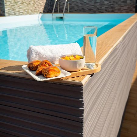 Evasion En Plein Coeur De La Ville Studio Jacuzzis Sauna Et Piscine Au Centre De Port-Louis Eksteriør bilde